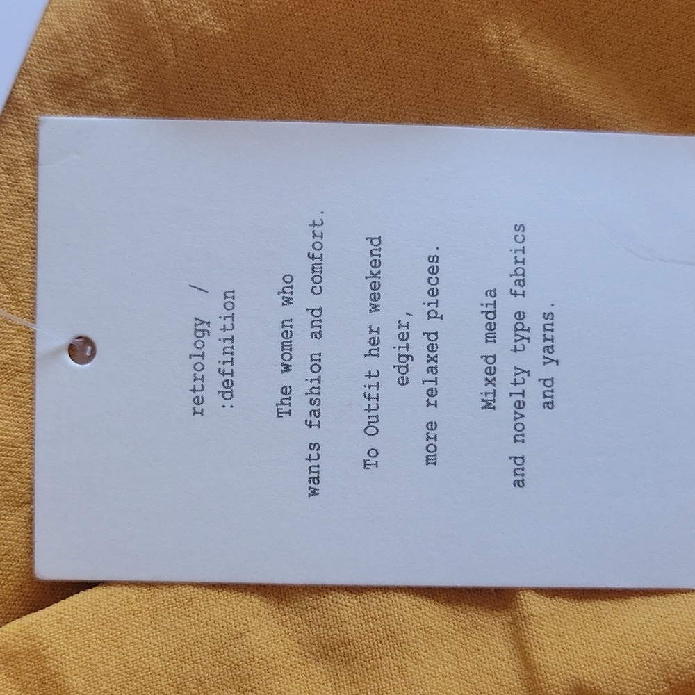 NWT Retrology Woman's Gold Shorts Size M - Picture 5 of 5